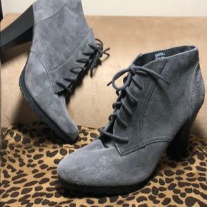 New Gray white Mountain 4” tie ups w/chunky heel